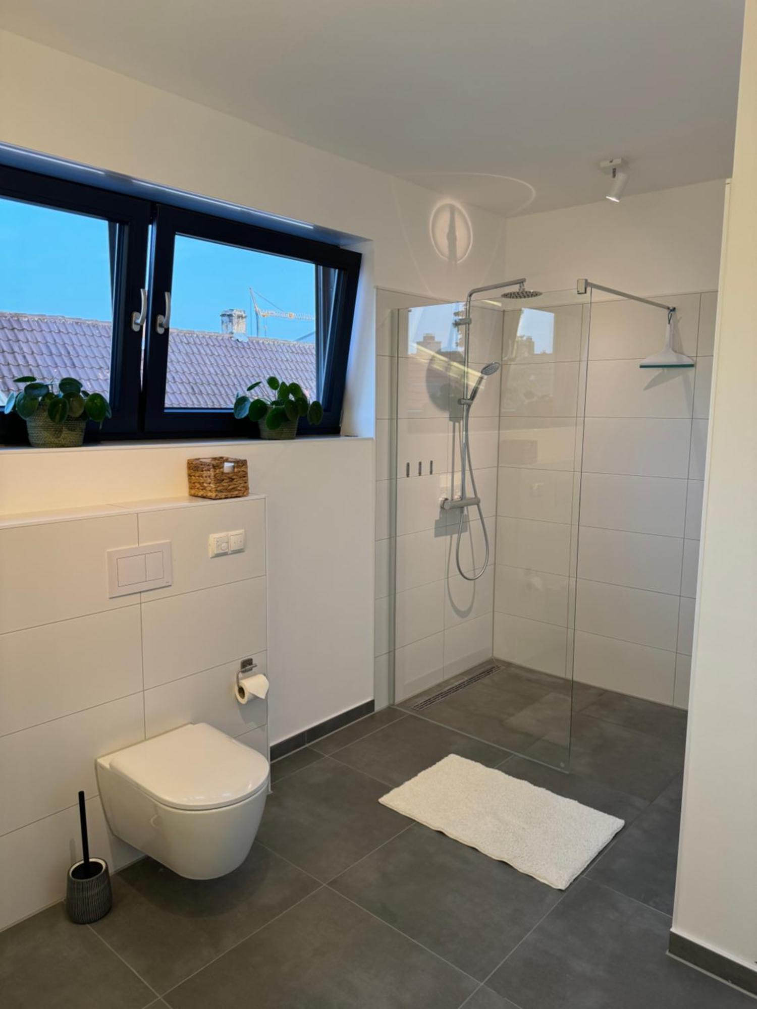 Moderne Ferienwohnung Mit Terrasse, Grill & Privatparkplatz Venningen Esterno foto